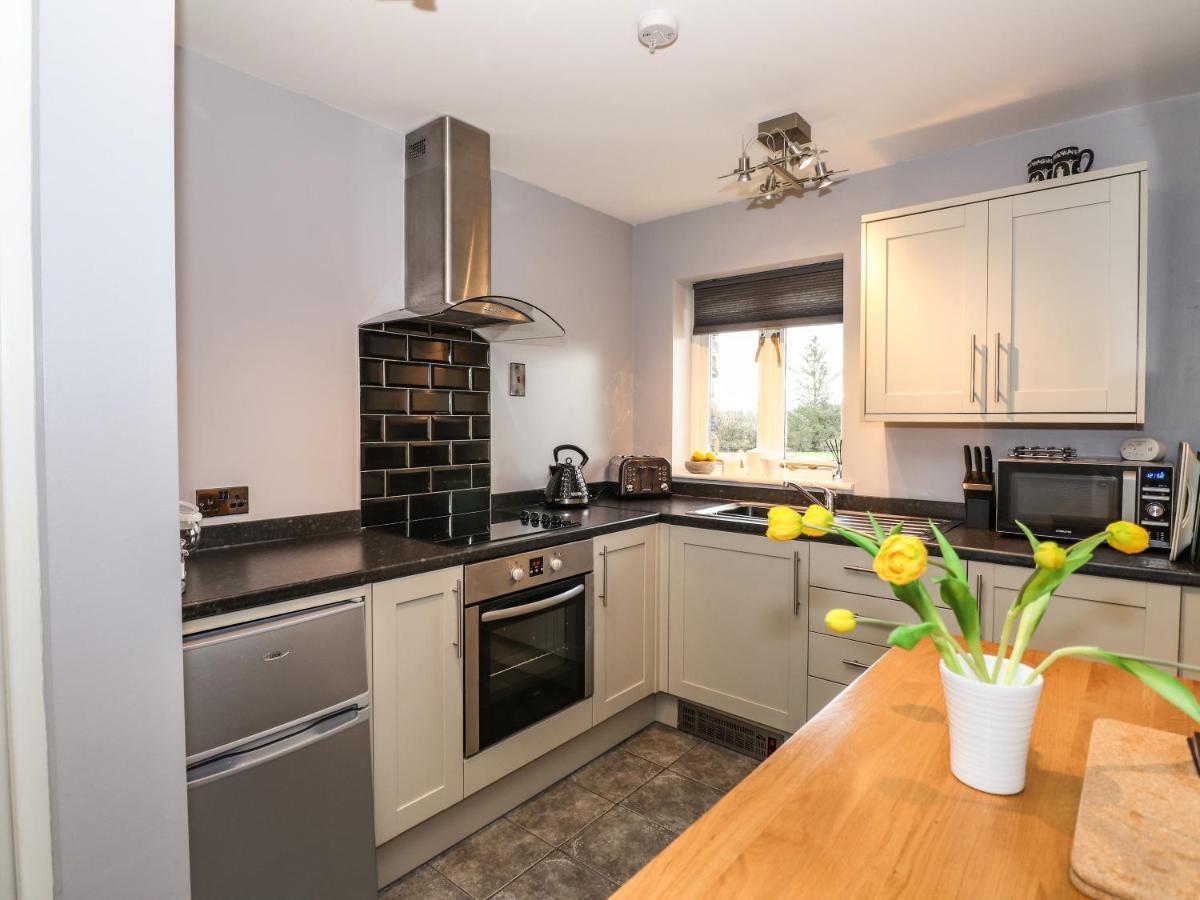 The Garden Suite At Fiddler Hall Barn Ulverston Exteriör bild